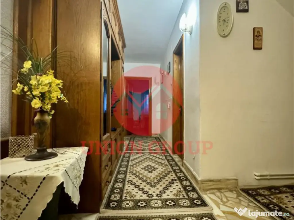 Casa foarte spatioasa D P 2E amplasare excelenta, str. N. Io