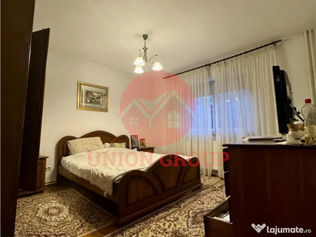 Casa foarte spatioasa D P 2E amplasare excelenta, str. N. Io