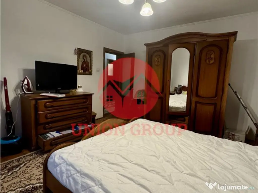 Casa foarte spatioasa D P 2E amplasare excelenta, str. N. Io