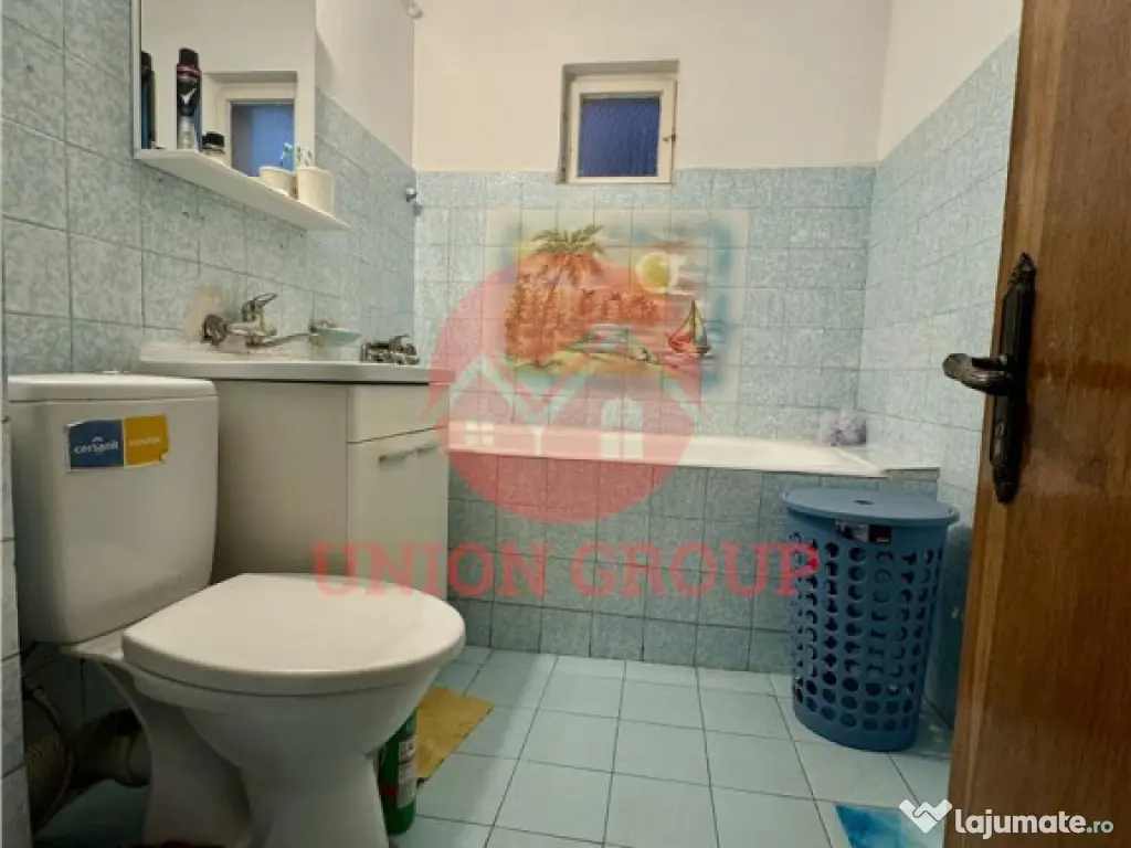 Casa foarte spatioasa D P 2E amplasare excelenta, str. N. Io