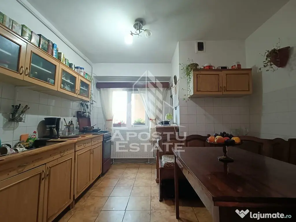 Apartament cu 4 camere, centrala proprie, zona Aradului 