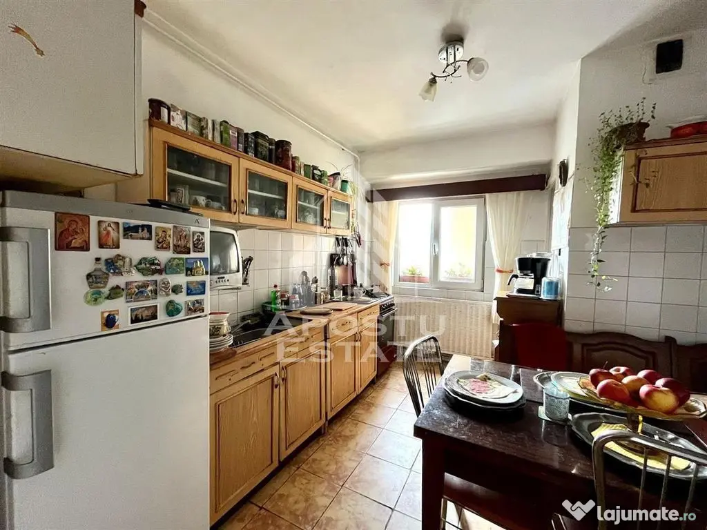 Apartament cu 4 camere, centrala proprie, zona Aradului 