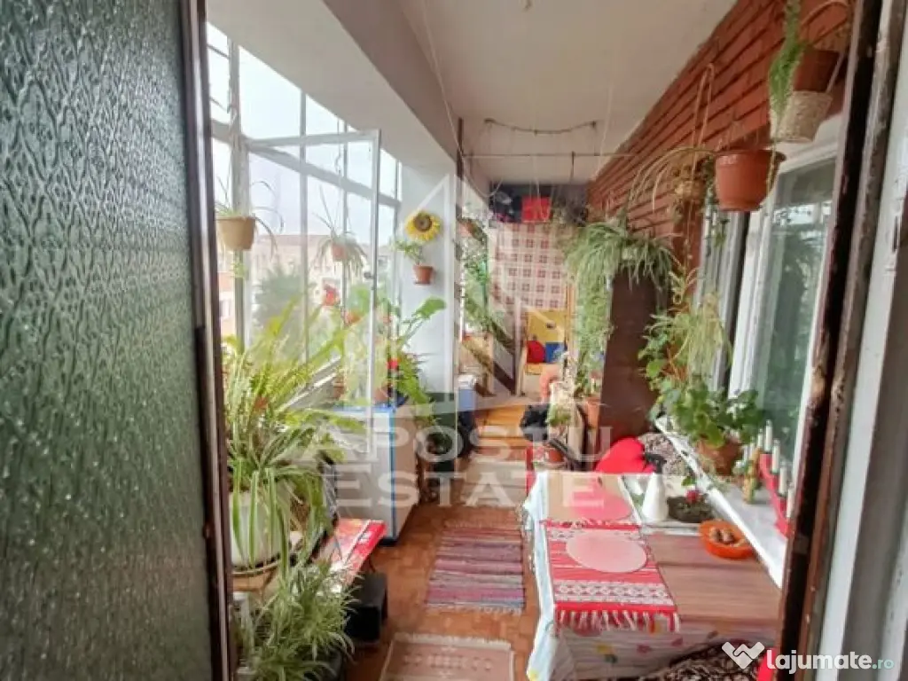 Apartament cu 4 camere, centrala proprie, zona Aradului 