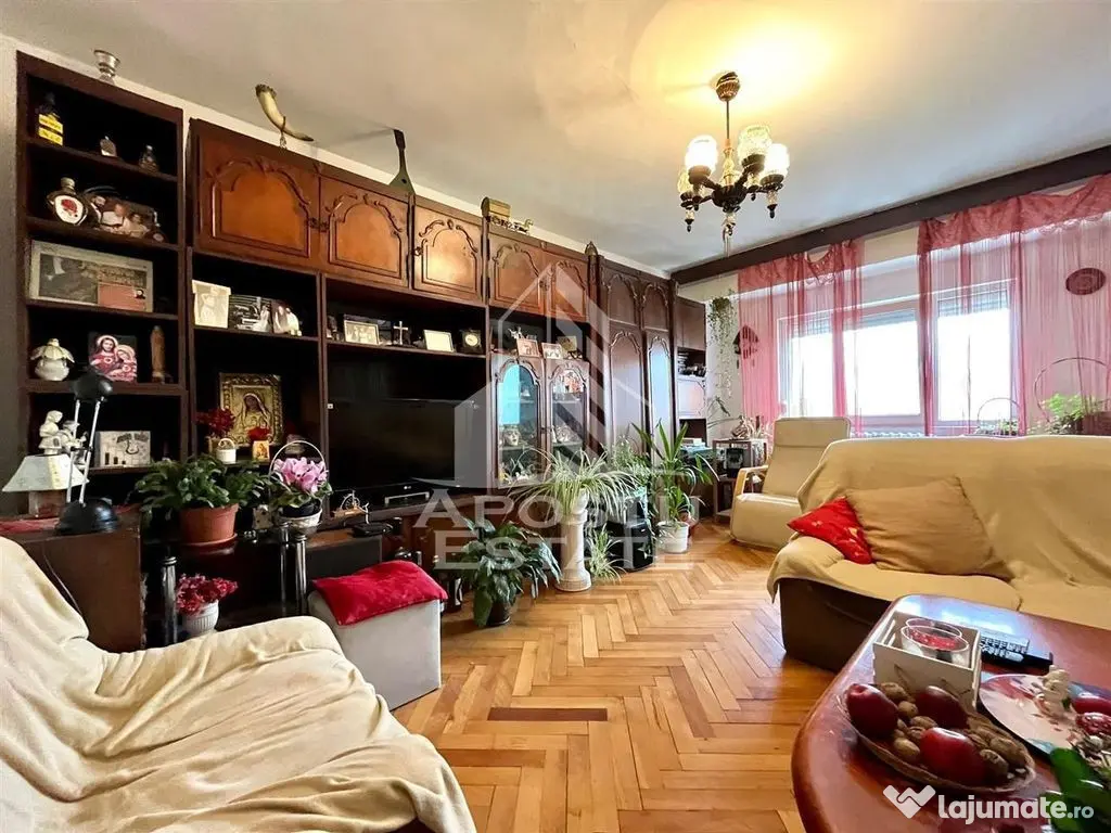 Apartament cu 4 camere, centrala proprie, zona Aradului 