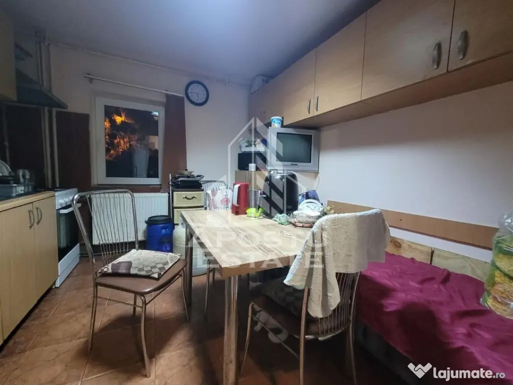 Apartament cu 3 camere, 2 bai, centrala proprie, zona Buc... 