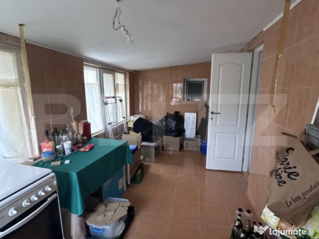 Casă de vânzare, zonă deosebită , teren generos,Săliș