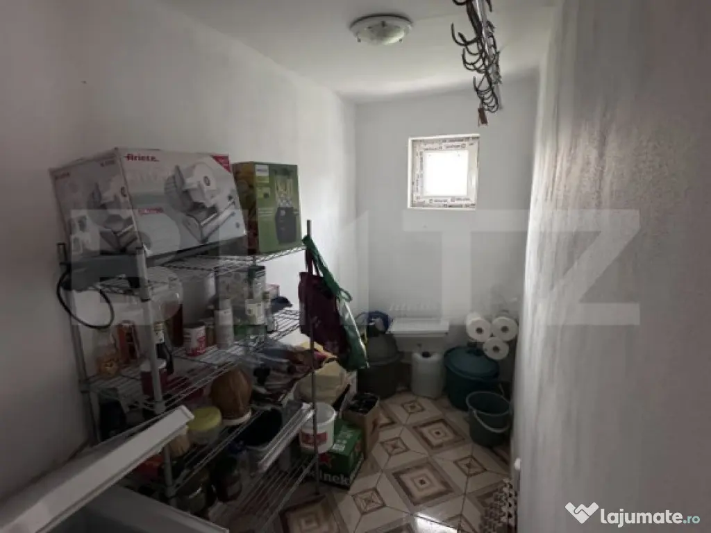 Casă de vânzare, zonă deosebită , teren generos,Săliș