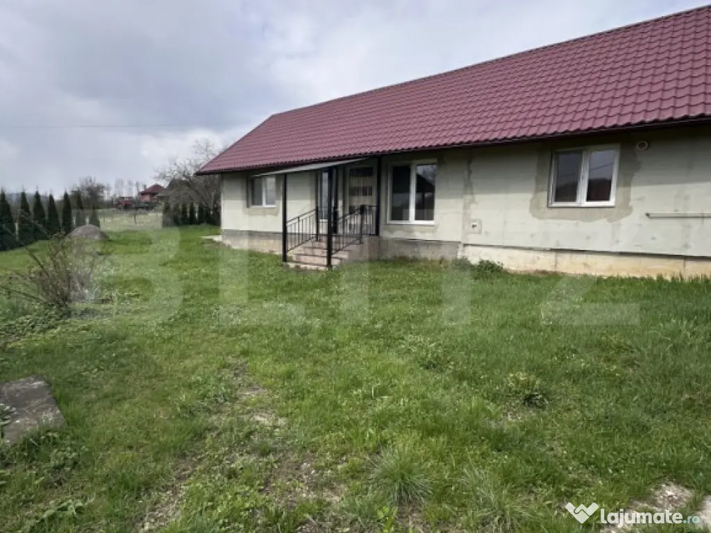 Casă de vânzare, zonă deosebită , teren generos,Săliș