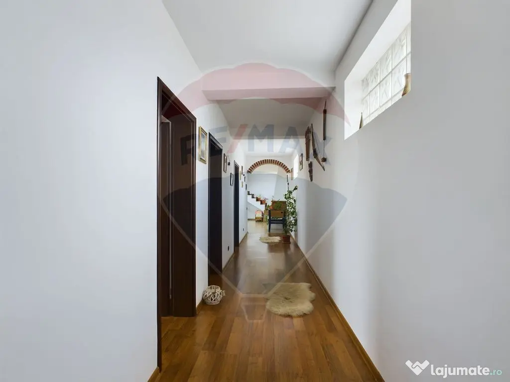 Vila cu 6 camere, teren 1200mp de vanzare- Varasti, la 4 ... 