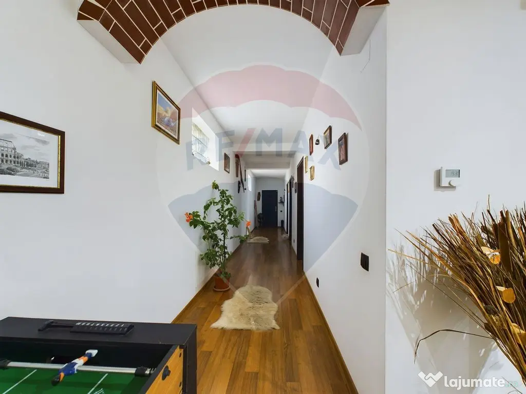 Vila cu 6 camere, teren 1200mp de vanzare- Varasti, la 4 ... 