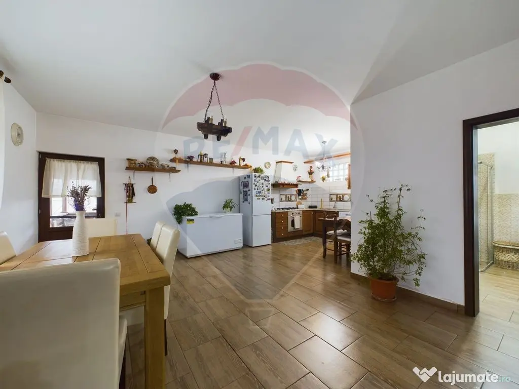 Vila cu 6 camere, teren 1200mp de vanzare- Varasti, la 4 ... 