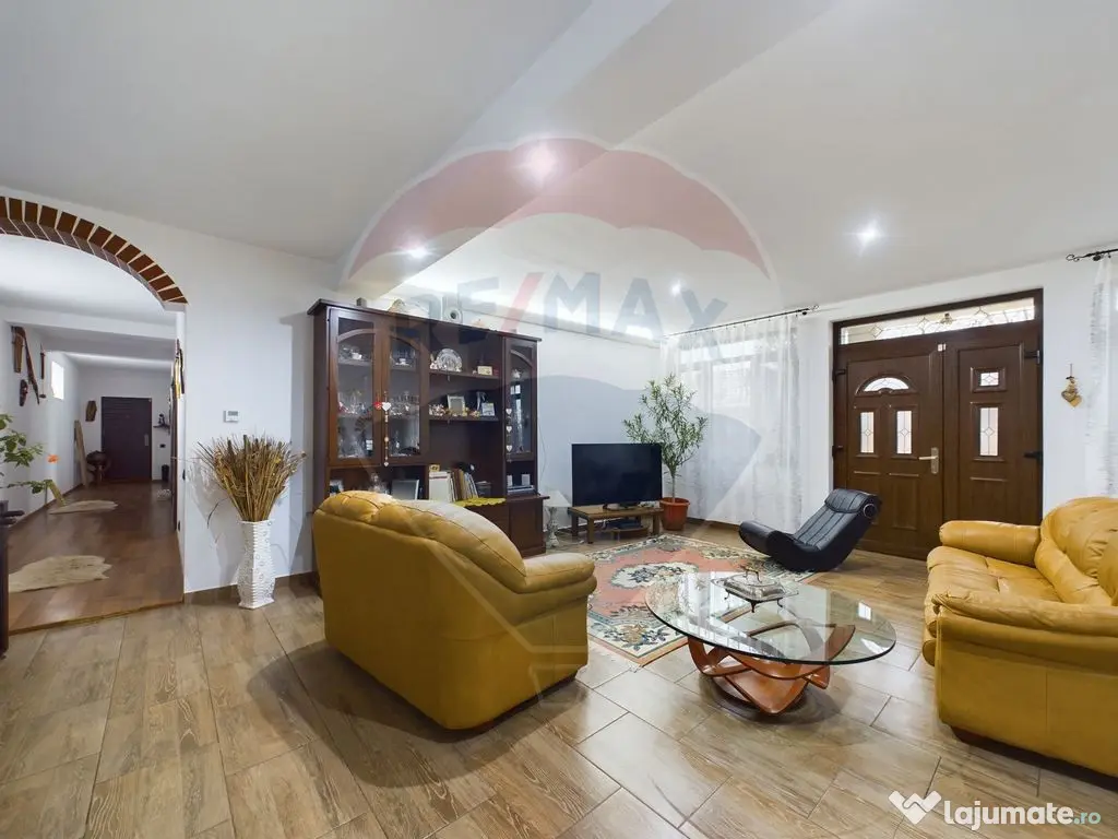 Vila cu 6 camere, teren 1200mp de vanzare- Varasti, la 4 ... 