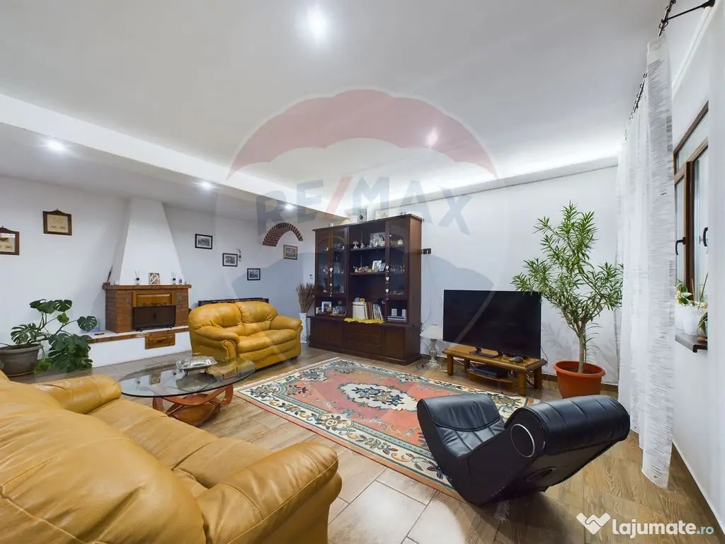 Vila cu 6 camere, teren 1200mp de vanzare- Varasti, la 4 ... 