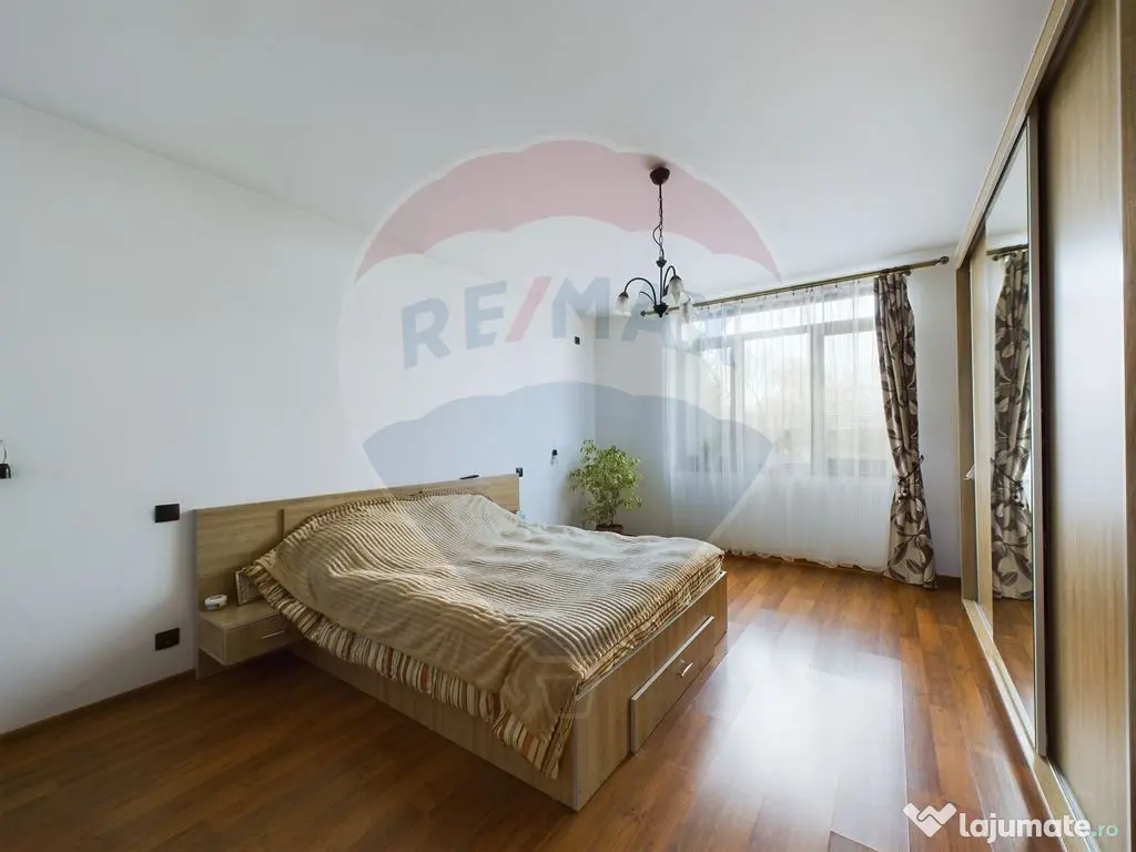 Vila cu 6 camere, teren 1200mp de vanzare- Varasti, la 4 ... 