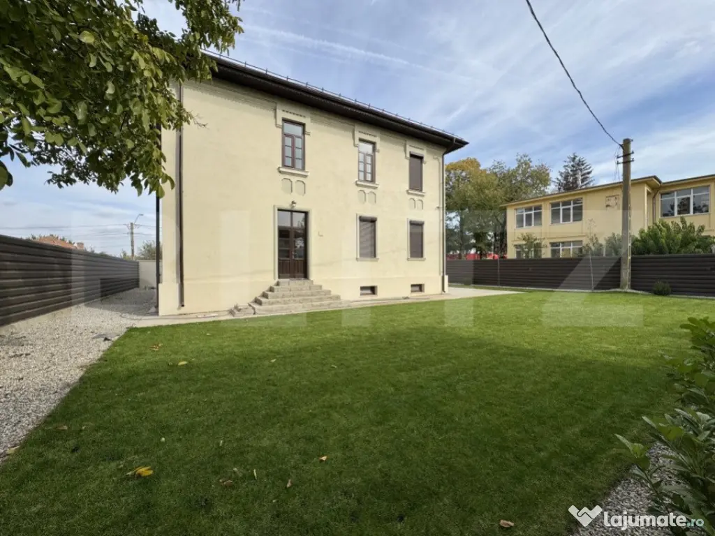 Casă tip conac S + P + E de 365 mpu, pe un teren de 1.143mp
