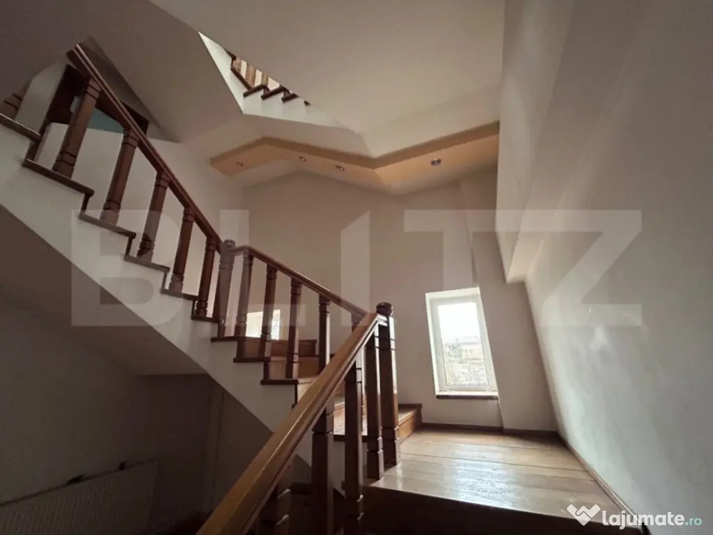 Casa cu 7 camere, 4 bai, 330 mp, 900 mp curte, zona Ford