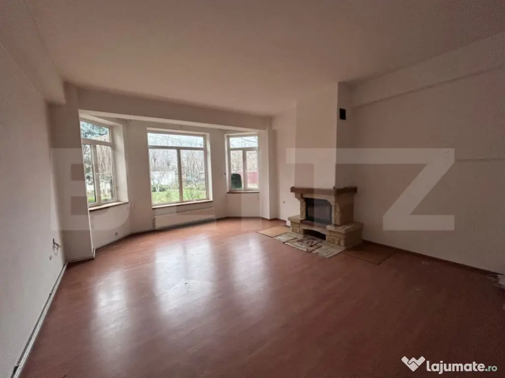 Casa cu 7 camere, 4 bai, 330 mp, 900 mp curte, zona Ford