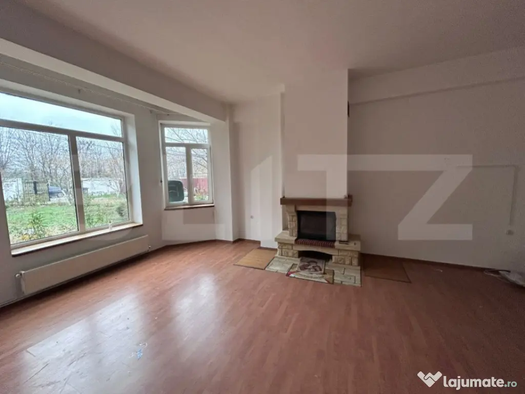 Casa cu 7 camere, 4 bai, 330 mp, 900 mp curte, zona Ford