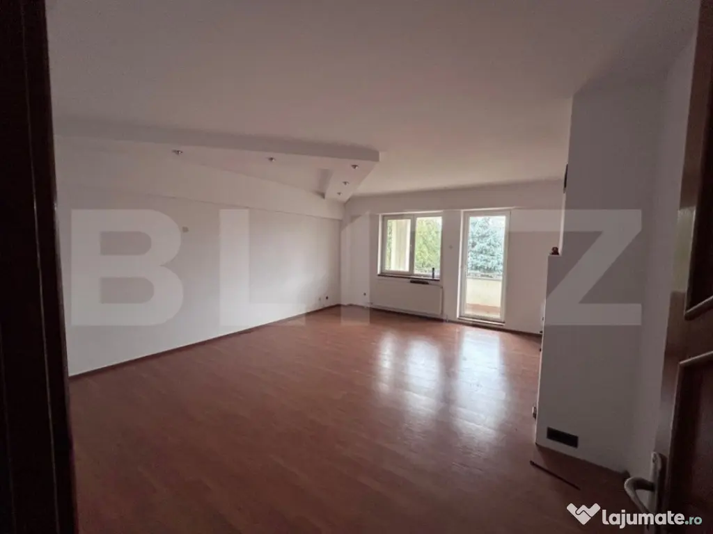 Casa cu 7 camere, 4 bai, 330 mp, 900 mp curte, zona Ford