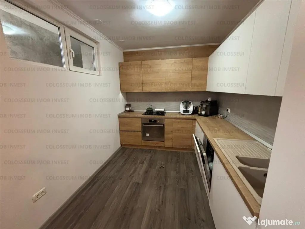 Casa cu 5 camere+garaj - zona Centrul Istoric