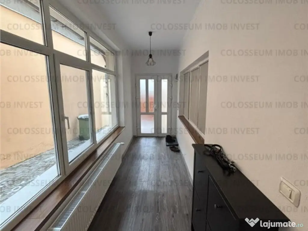 Casa cu 5 camere+garaj - zona Centrul Istoric