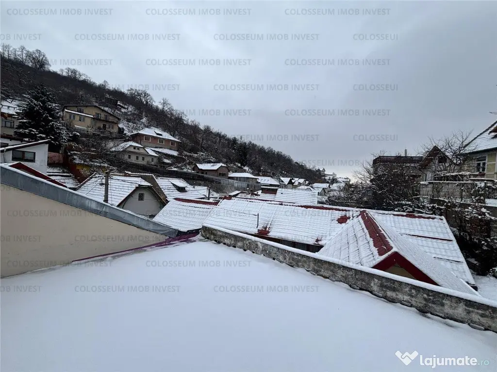 Casa cu 5 camere+garaj - zona Centrul Istoric