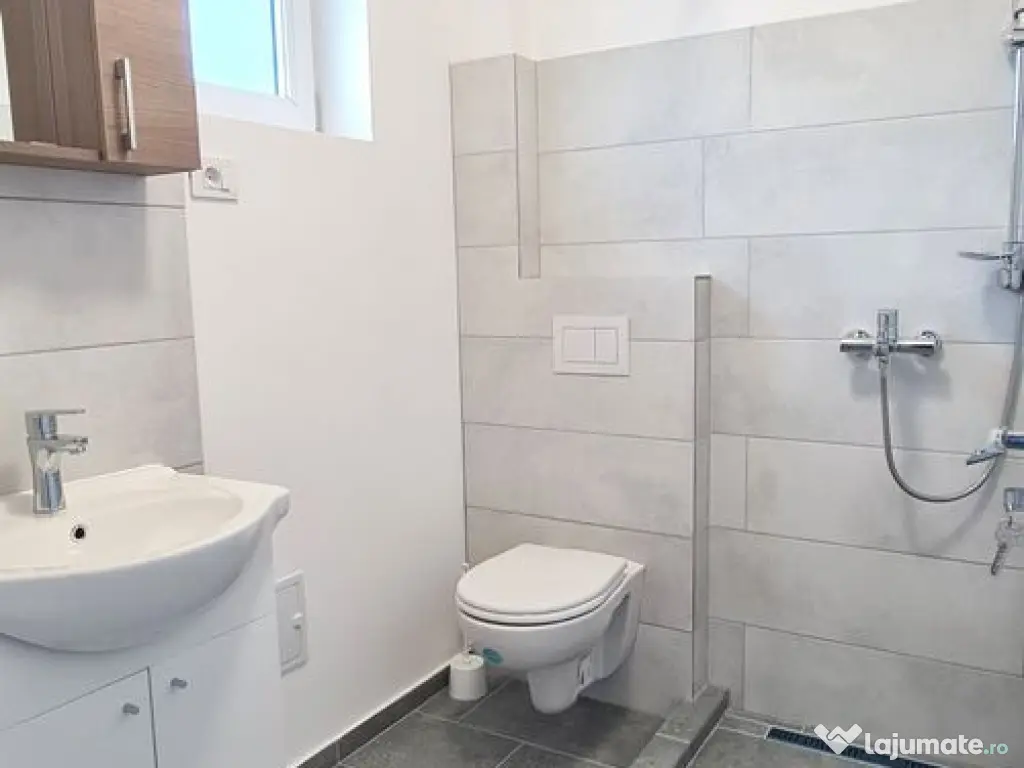 Casa semimobilata semiutilata in Cartier Izvor Tarlungeni... 