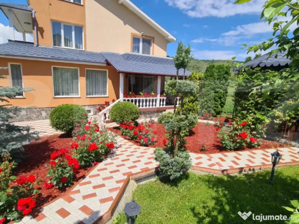 Vila superba de vanzare in zona Livezeni cu priveliste deose