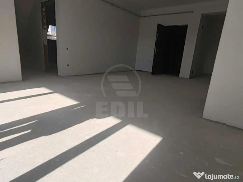 Apartament cu 3 camere si 2 bai,semifinisat, zona Cetatii 
