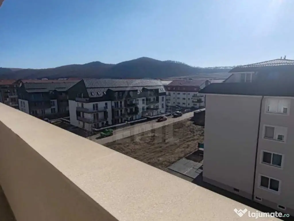 Apartament cu 3 camere si 2 bai,semifinisat, zona Cetatii 