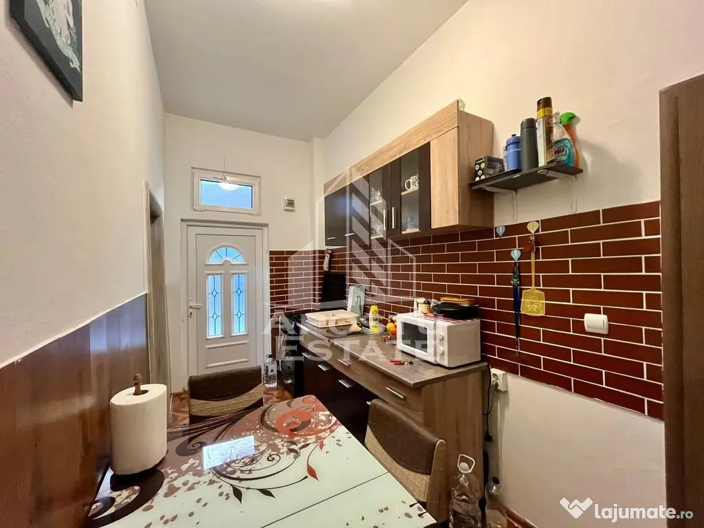 Apartament 2 camere, curte comuna,zona Traian 