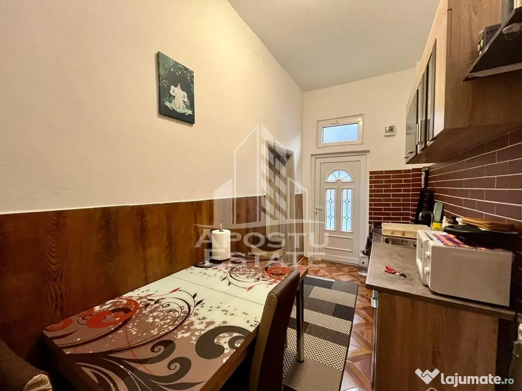 Apartament 2 camere, curte comuna,zona Traian 