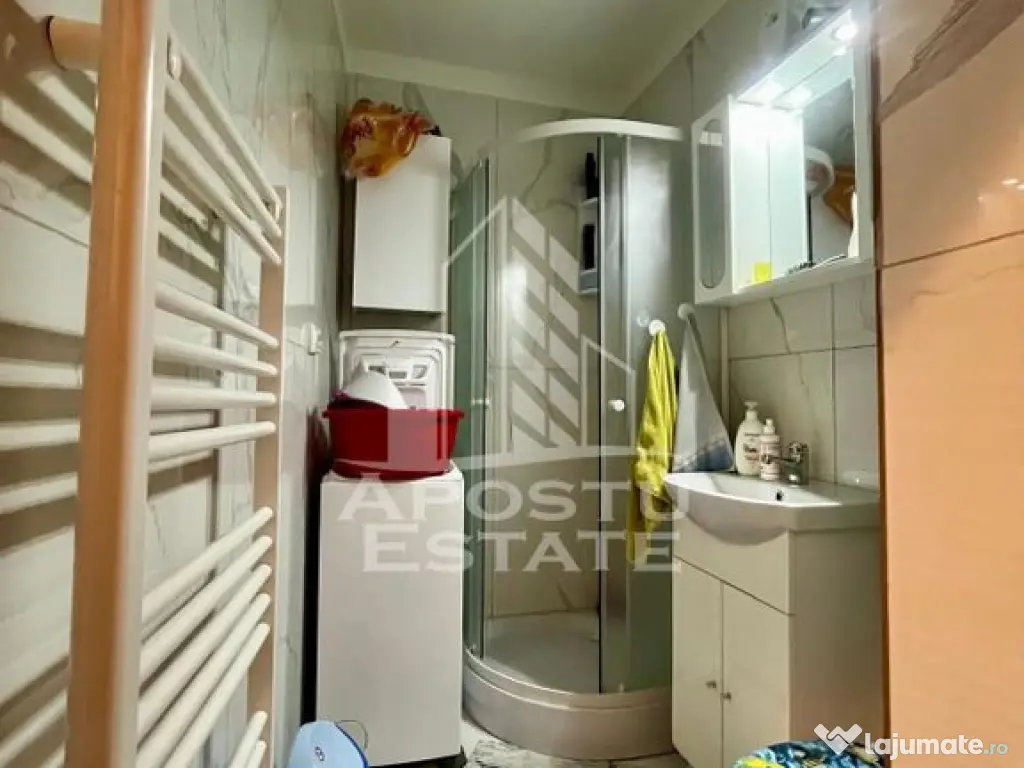 Apartament 2 camere, curte comuna,zona Traian 