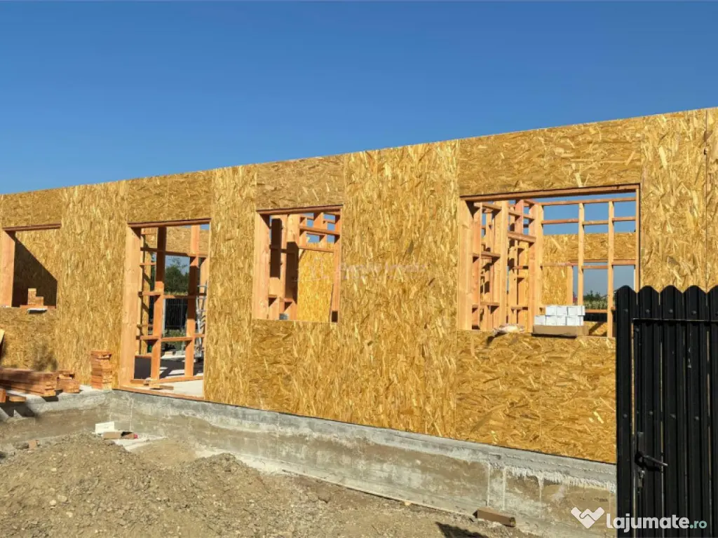 Case din lemn 115 Mp., Jud. Caras-Severin