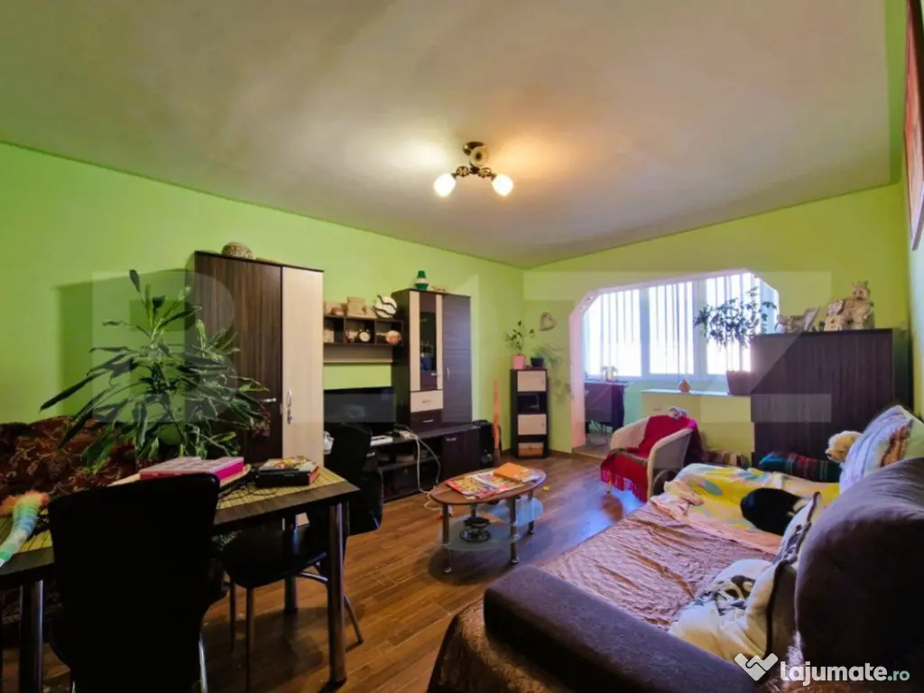 Apartament de vanzare, cu 3 camere, 64 mp, zona Intre Lacuri