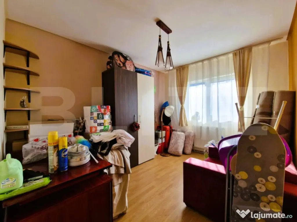 Apartament de vanzare, cu 3 camere, 64 mp, zona Intre Lacuri