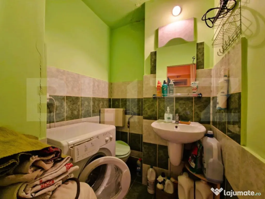 Apartament de vanzare, cu 3 camere, 64 mp, zona Intre Lacuri