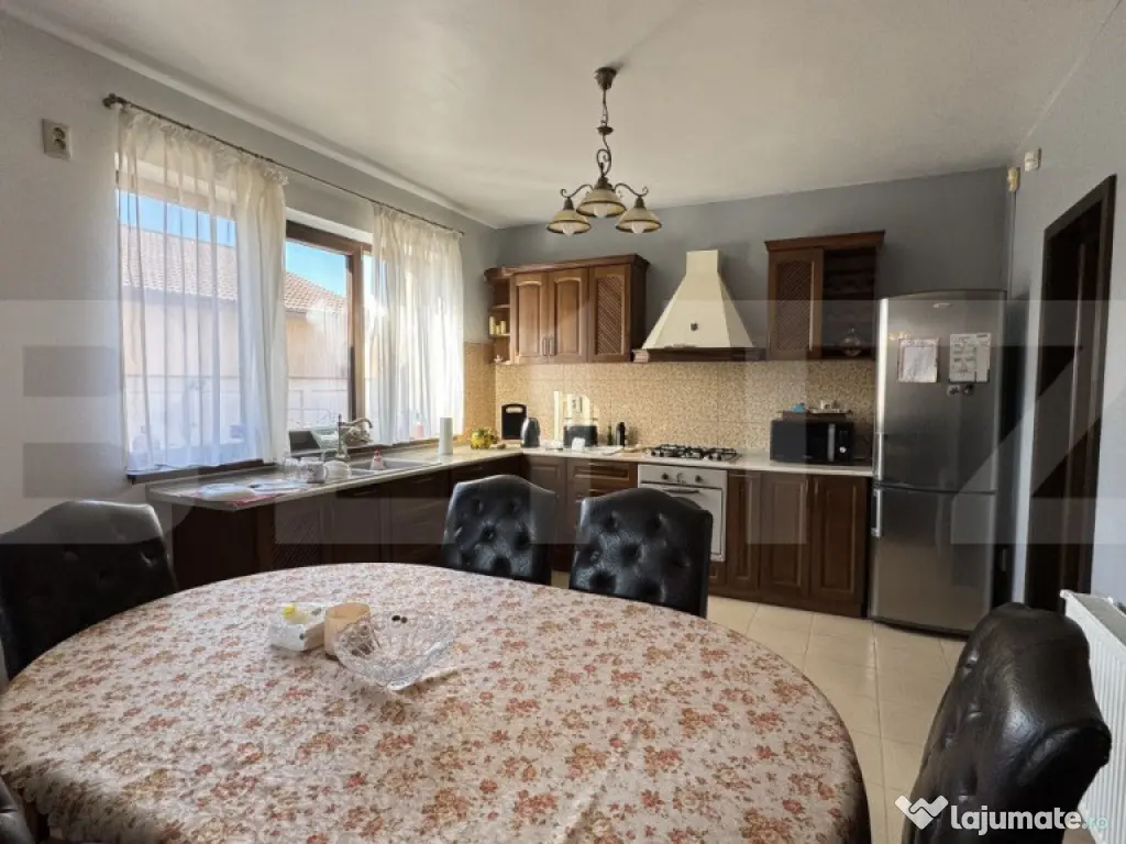 Casă primitoare P + E, 183 mp, toate utilitățile, 588 mp