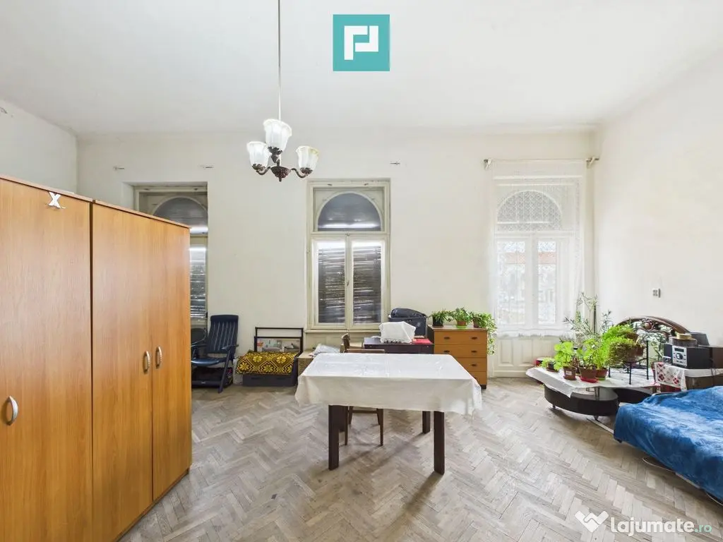 Apartament la casă, 3 camere - P-ța Catedralei