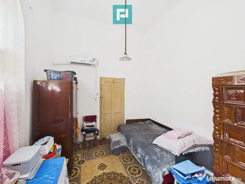 Apartament la casă, 3 camere - P-ța Catedralei