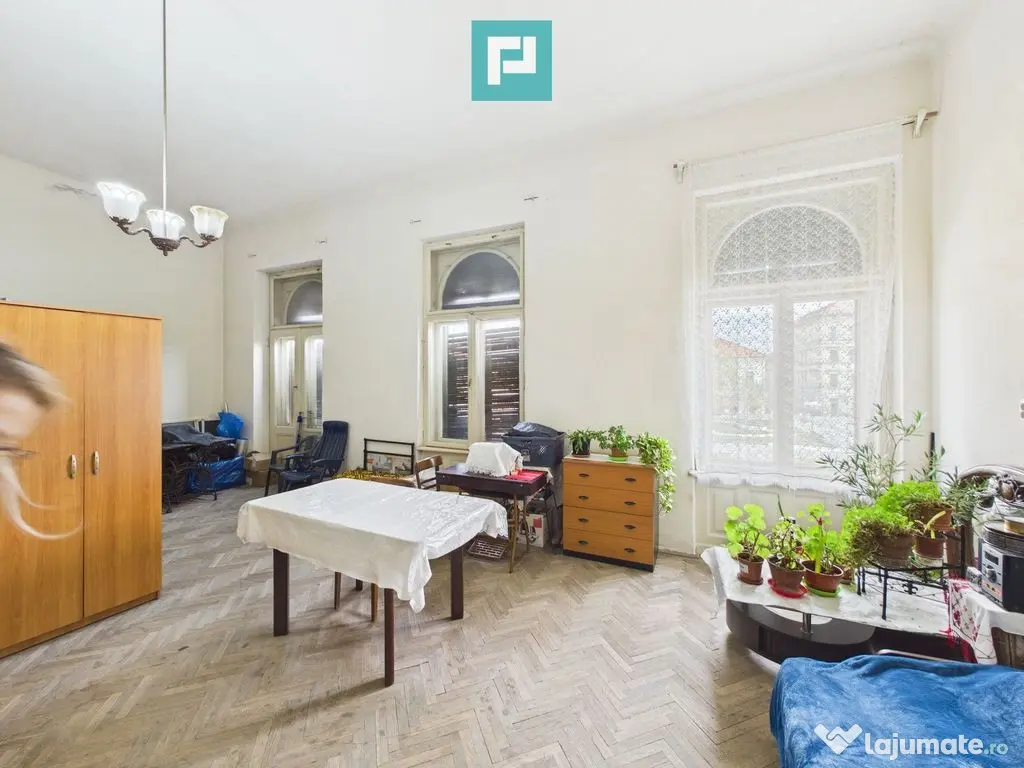 Apartament la casă, 3 camere - P-ța Catedralei