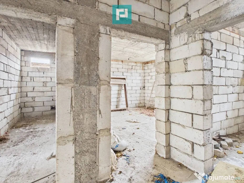 Casă la roșu în localitatea Almaș, Arad. 