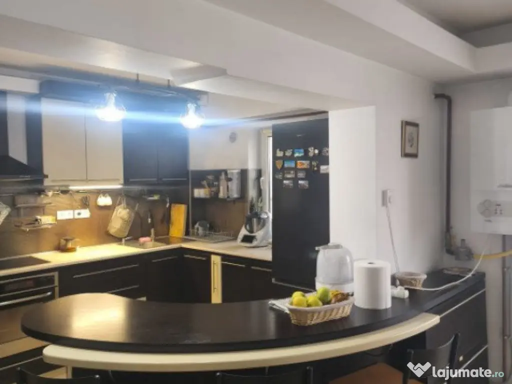 Apartament 4 camere, etaj 2, 97mp, zona Hurmuzachi, Radauti