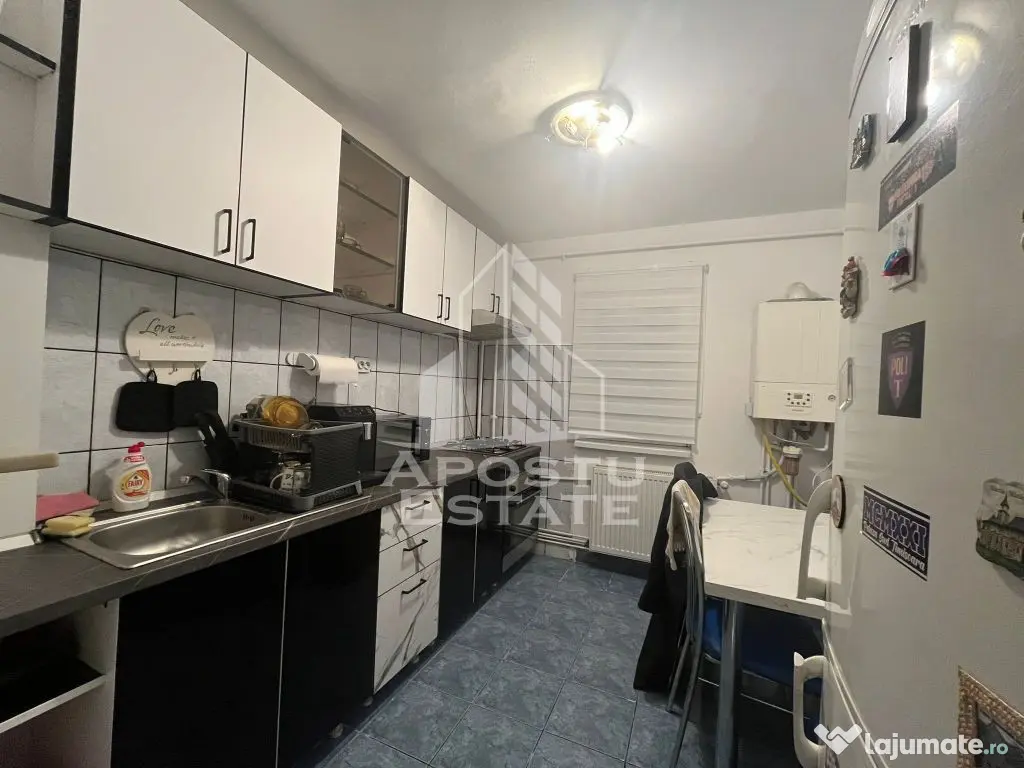 Apartament cu 2 camere, semidecomandat, etaj intermediar
