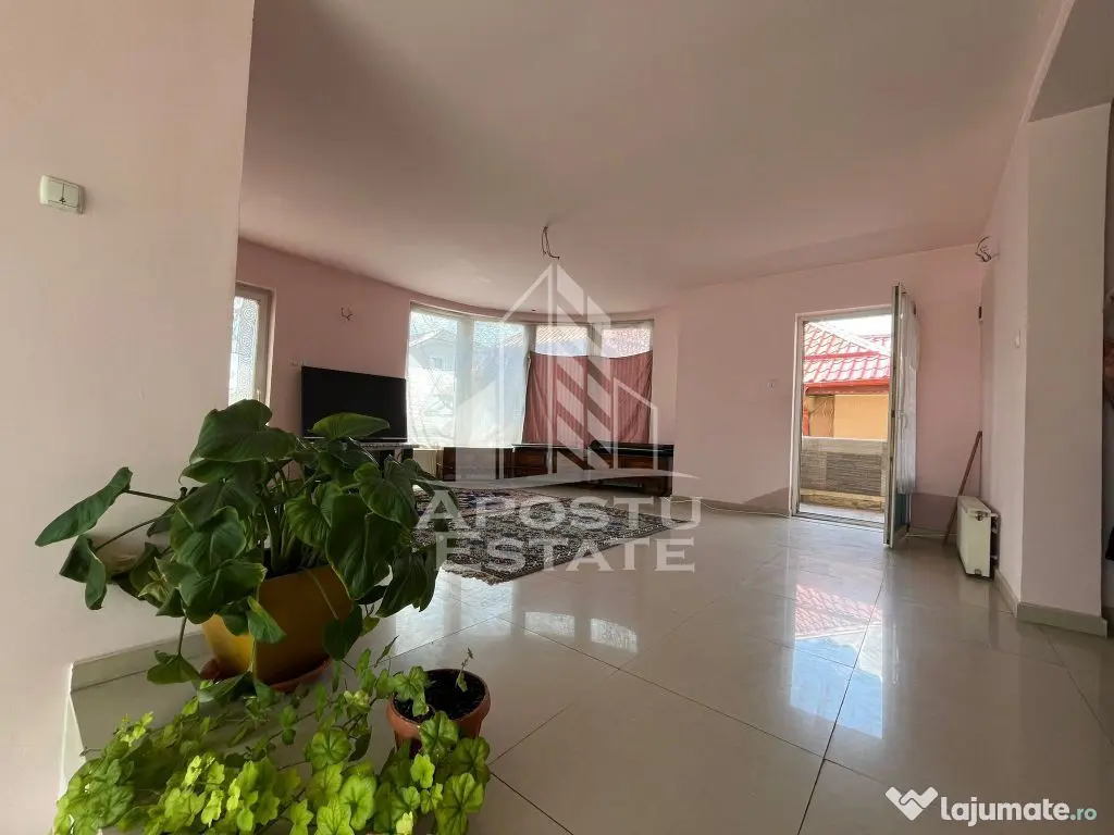 Casa invididuala cu 13 camere, situata in zona Mehala