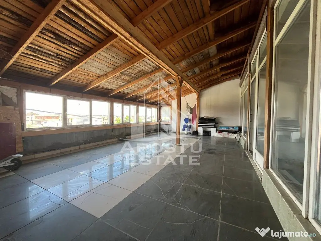 Casa invididuala cu 13 camere, situata in zona Mehala