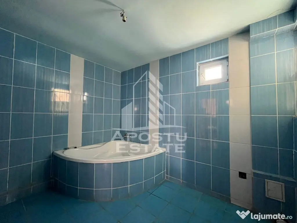 Casa invididuala cu 13 camere, situata in zona Mehala