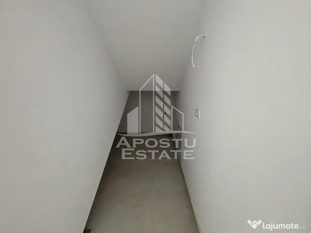 Jumatate de duplex cu 4 camere in zona Padurea Verde