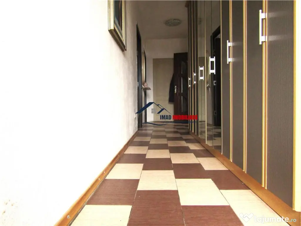 Cu mare potential! Casa P Pod si acoperis tip terasa in Ulm 