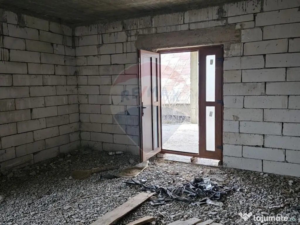 Casă / Vilă cu 12 camere, teren intravilan de 2869mp î... 